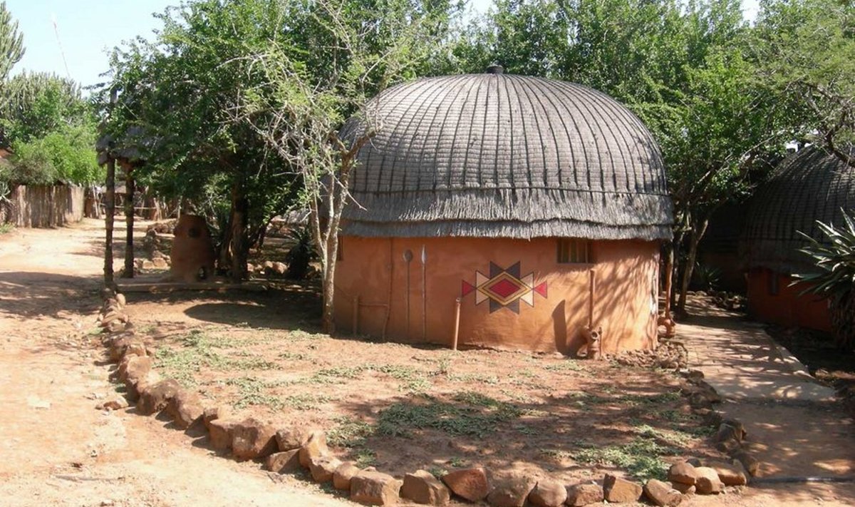 Ümarmaja: tuntud Lõuna-Aafrikas “rondavelli” nime all.  (Foto: Anu Viks)