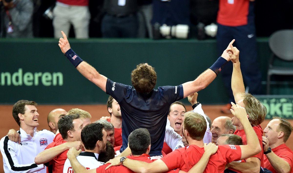 Suurbritannia tiim eesotsas Andy Murray'ga võitu tähistamas