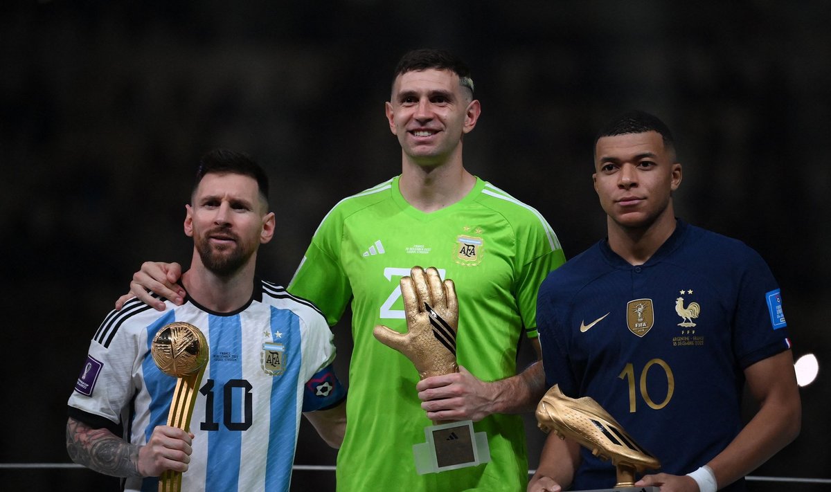 Lionel Messi, Emiliano Martinez ja Kylian Mbappe