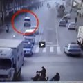 VIDEO: Müstiline anomaalia Hiina tänaval – miski tõstab sõidukeid õhku