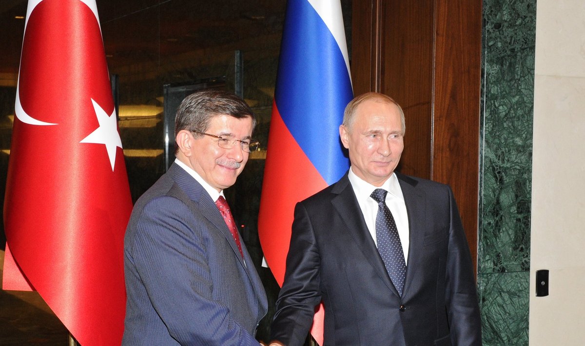Türgi peaminister Ahmet Davutoğlu ja Venemaa president Vladimir Putin esmaspäeval Ankaras