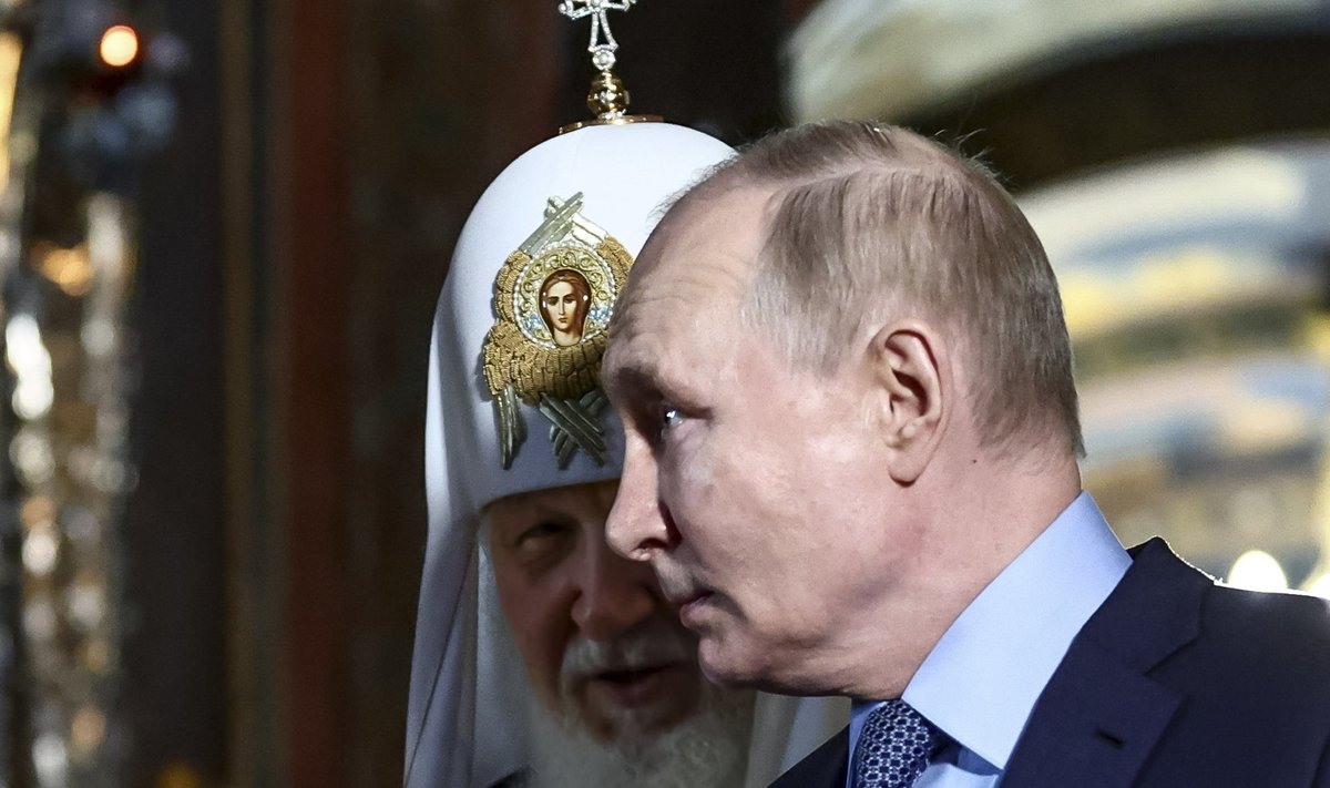 Patriarh Kirill sosistab Putinile kõrvu julmi nõuandeid.