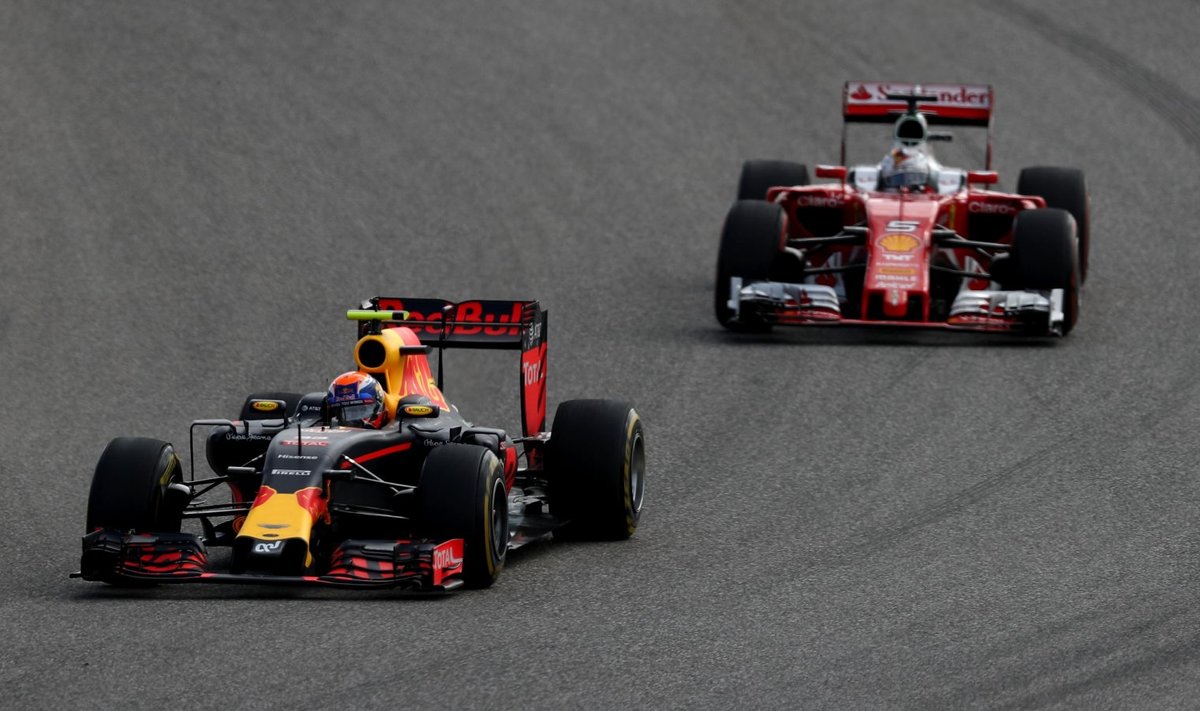 Max Verstappen ja Sebastian Vettel.