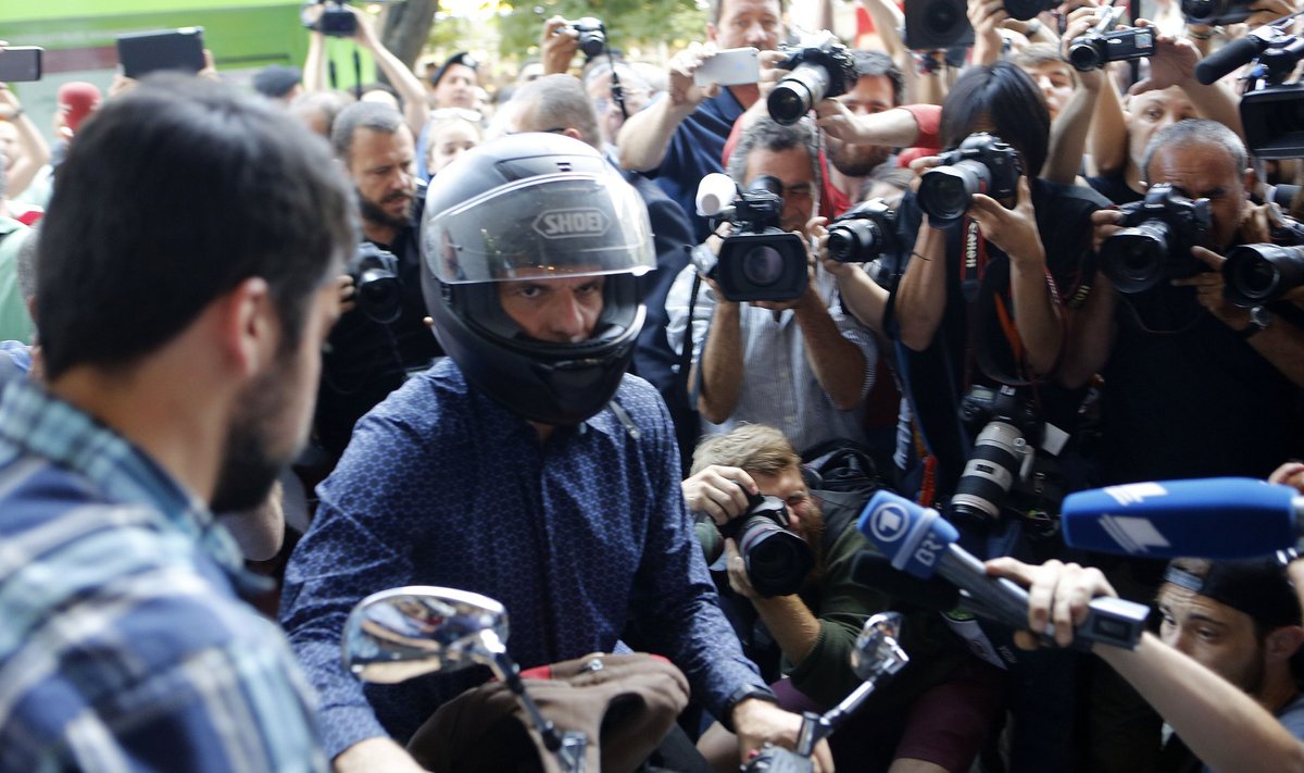 Kreeka rahandusminister Yanis Varoufakis teatas eile hommikul tagasiastumisest ja sõitis mootorrattal minema.