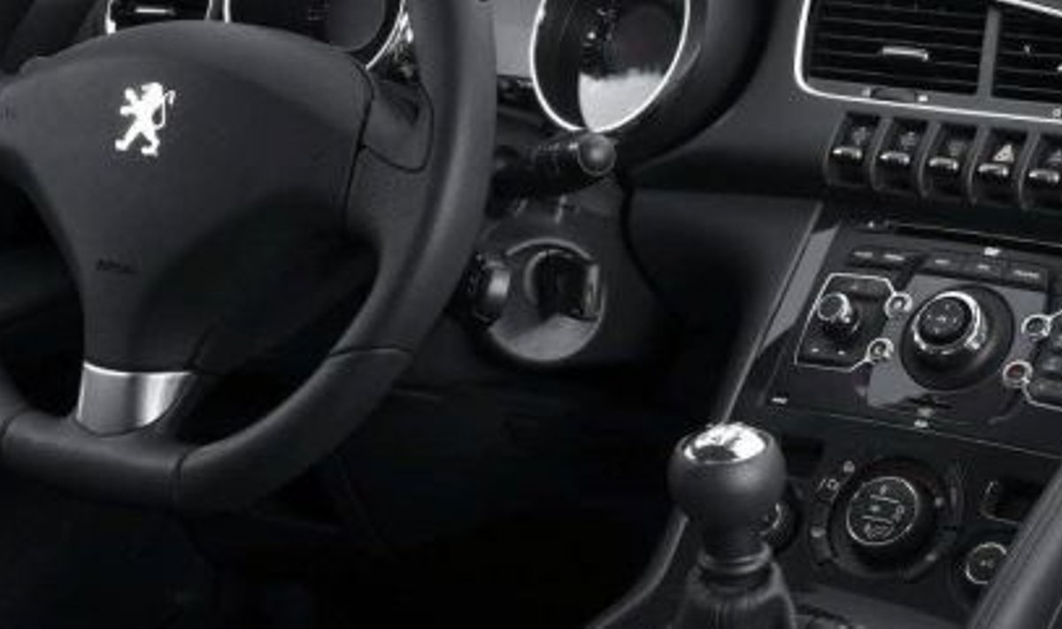 Peugeot 3008 juhikoht loob mulje superautolikust juhtimiskeskusest