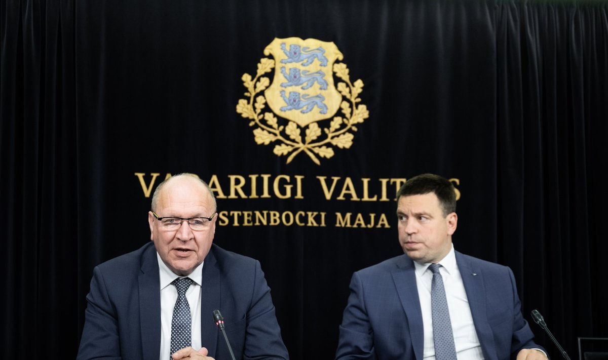 Mart Helme ja Jüri Ratas valitsuse pressikonverentsil.