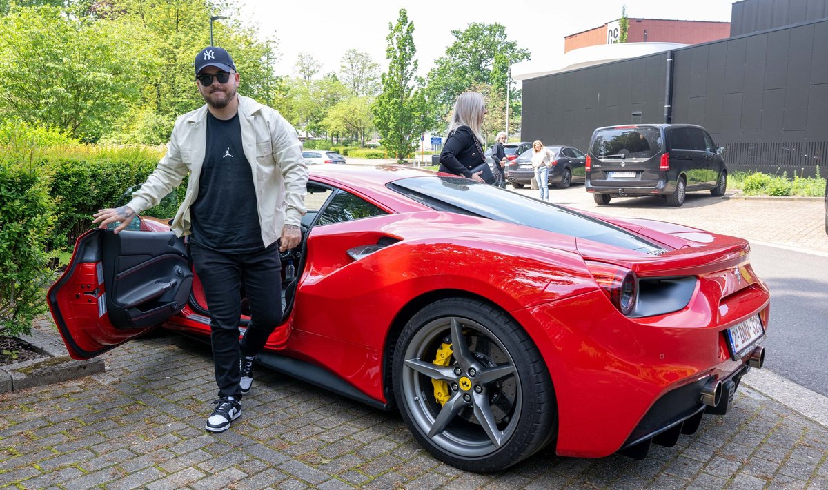 Luca Brecel oma Ferrariga