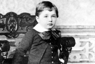 Эйнштейн в возрасте 3-х лет