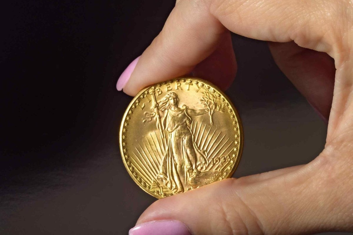 Самую монету. Double Eagle 1933 года. Монета двойной Орел 1933. 20 Долларов Золотая монета. Двойной Орел сен-Годена 1933 г.в..