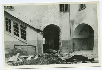 Toompea vangla pärast põlemist 2. märtsil (uue kalendri järgi 15. märtsil) 1917.