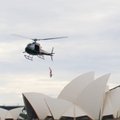 VIDEO | Kaljult vettehüpete maailmameister tegi seda ühes maailma kuulsaimas paigas helikopteri pealt!