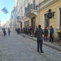 ФОТО | У посольства России в Таллинне состоялась акция в поддержку Навального. Пикет прошел и в Нарве