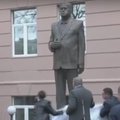 Moskva vaatamisväärsused said koomilist lisa - "Venemaa tsaar" Vladimir Žirinovski avas endale Moskvas kolmemeetrise monumendi!