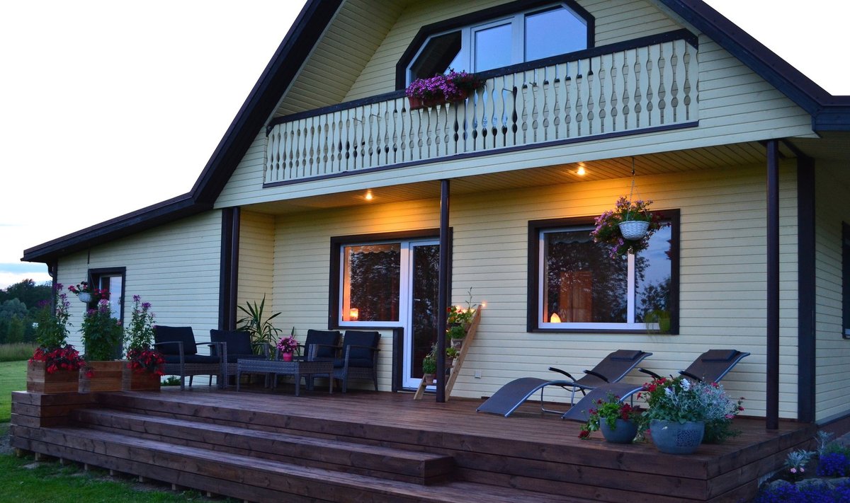 Fotovõistlus "Minu kodu suvel": Stiilseks ehitatud terrass lausa kutsub istuma