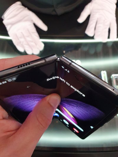 Ekraani katva kile ning hingedega seonduvad probleemid on Samsungi sõnul parandatud ning tundub, et nii ka on.