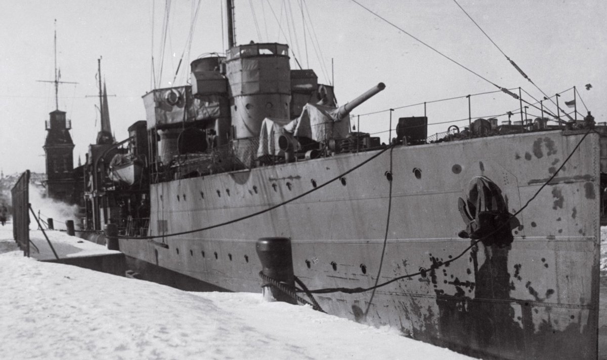 Tallinnas Bekkeri sadamas ehitatud hävitajast Avtroil sai 1919. aasta jaanuaris Eesti laev Lennuk.
