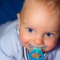 Nüüd ütlevad teadlased, et parim viis lapse immuunsust kaitsta on tema lutt oma suust läbi tõmmata!