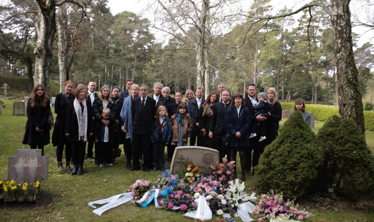 ÄRASAATMINE: Helve Poska matused. 95aastane Poska suri Rootsis 14. aprillil koroonaviiruse tagajärjel.