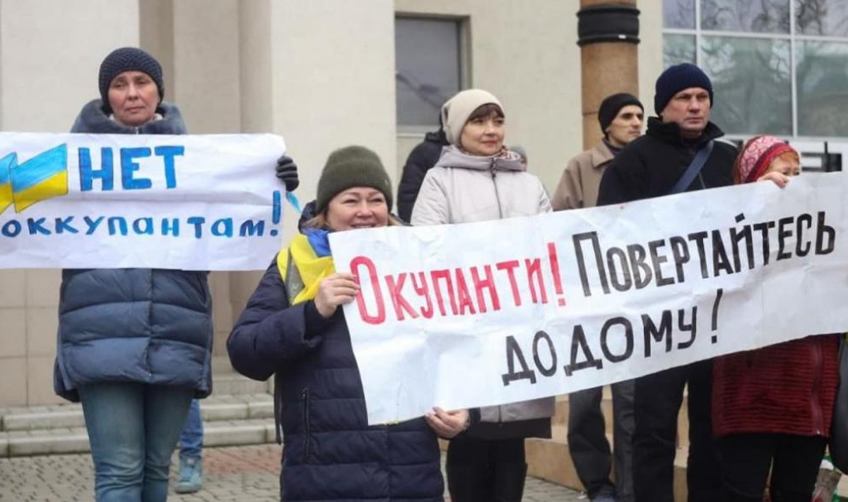8 марта 2022 года, жители Херсона протестуют против российской оккупации.