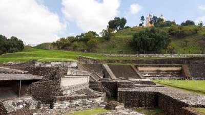 Пирамида была построена, чтобы задобрить Кетцалькоатля - одного из верховных божеств цивилизаций Центральной Америки