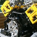 VIDEO: Töötav 32-klapine DOHC V8 LEGOst!