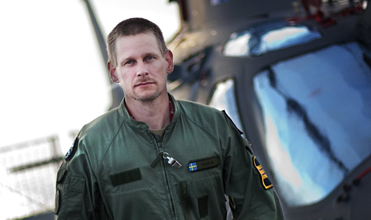 Robert Karjel on Rootsi lennuväe piloot, auastmelt  kolonelleitnant. Ta jagab oma paljusid kogemusi maailma konfliktikolletes ja räägib, kuidas seal hakkama saada.