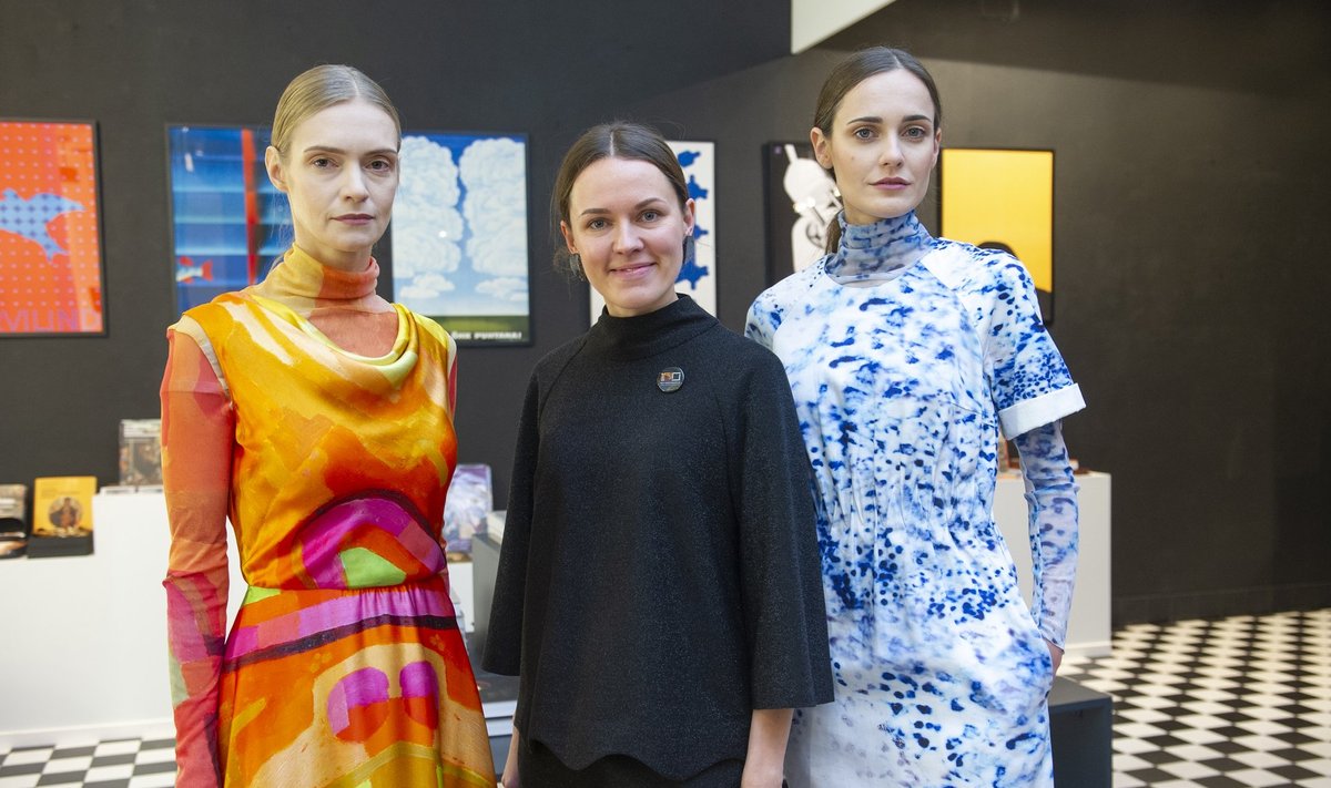 KUNSTI­KLASSIKA KOHTUB KÕRGMOEGA: Moedisainer Lilli Jahilo (keskel) ja modellid kunstnik Adamson-Ericu loomingust inspireeritud kleitides.