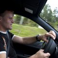 TEST: Tommi Mäkinen vs. maailma kiireim sedaan!
