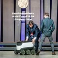 Digi-Eesti esindusrobot pakkus EL-i ministritele kommi
