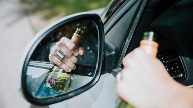 Pidu läbi. Leedu hakkab trahvima sõidukites alkoholi tarbivaid kaasreisijaid