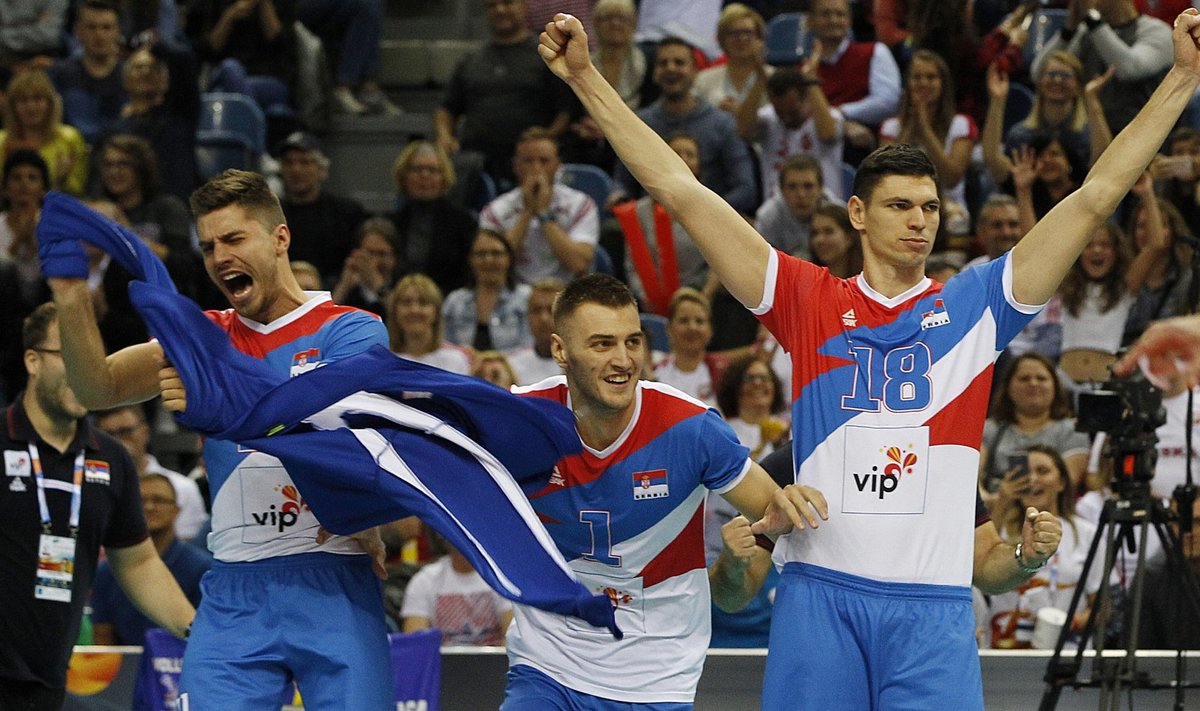 Serbia võrkpallikoondis juubeldab pärast pronksimängu võitu