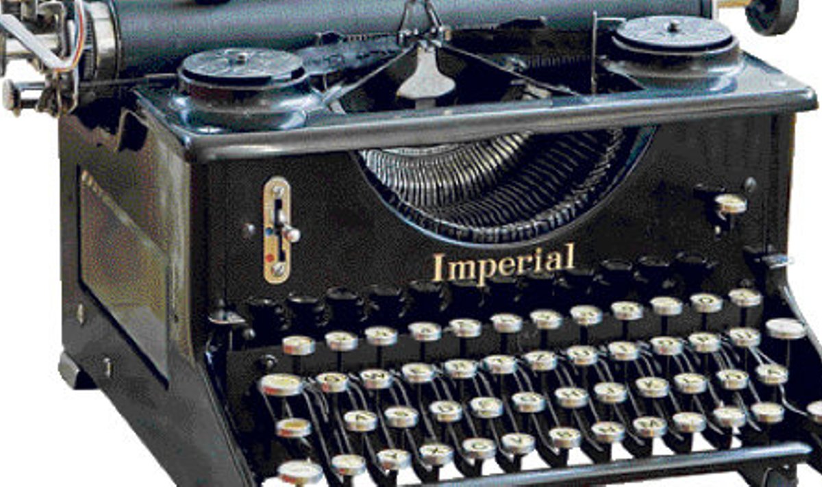 „40 kirja” saamisloos 
oli oluline roll ka 
praegu Andres Tarandi poja
Indreku hoole all oleval kirjutus-masinal — sellesama masinaga 
kiri valmis tipiti.
