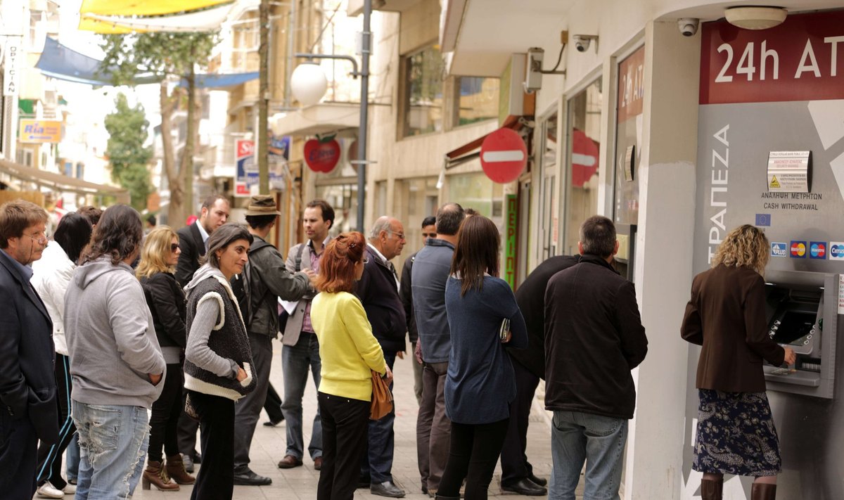 Küprosel seisid inimesed 2013. aasta finantskriisi ajal pikkades sularahajärjekordades.