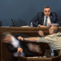 VIDEO | Gruusia „välisagentide“ eelnõu tõttu läksid parlamendis käiku rusikad ja rahvas avaldas meelt