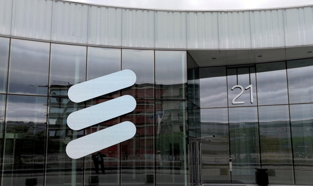 Ericssoni logo Stockholmi peakontori fassaadil