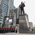 Ajaloolane leidis Kalašnikovi monumendilt Saksa relva kujutise