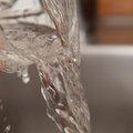 Tervisenõustaja selgitab: kas kuumal ajal peaks jooma külma või kuuma vett? Kui palju peab palaval päeval vett tarbima?