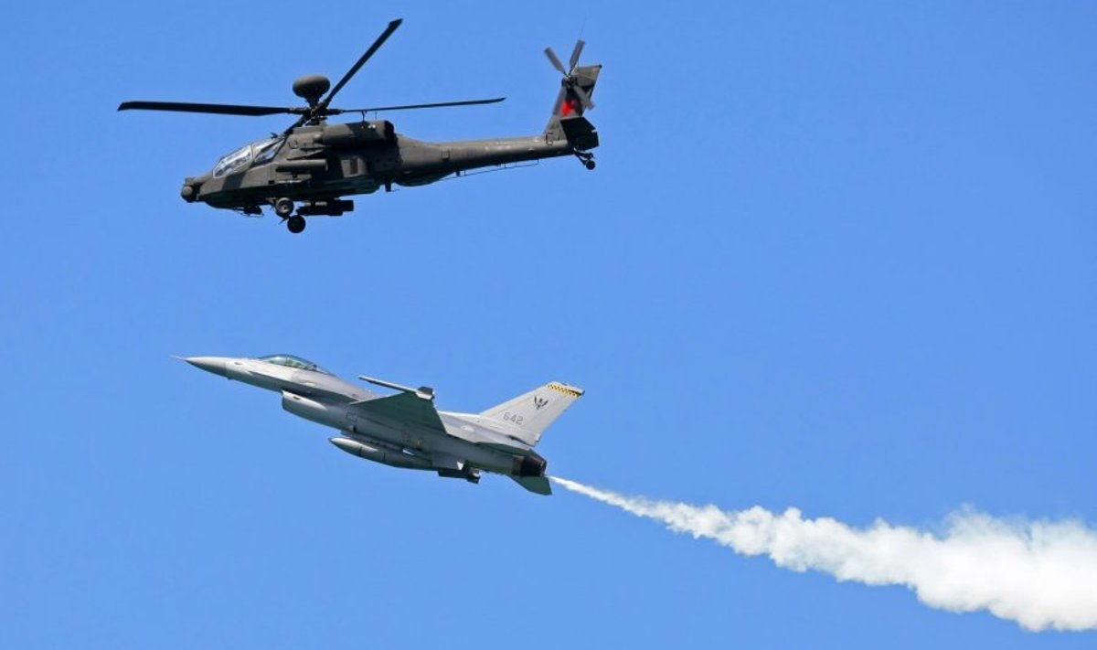 A Republic of Singapore Air Force (RSAF) AH-64 Apache attack helicopter (top) and a RSAF F-16C Fighting Falcon fighter jet fly together in formation during the Singapore Airshow February 6, 2010.  REUTERS/Vivek Prakash (SINGAPORE - Tags: BUSINESS TRANSPORT MILITARY)