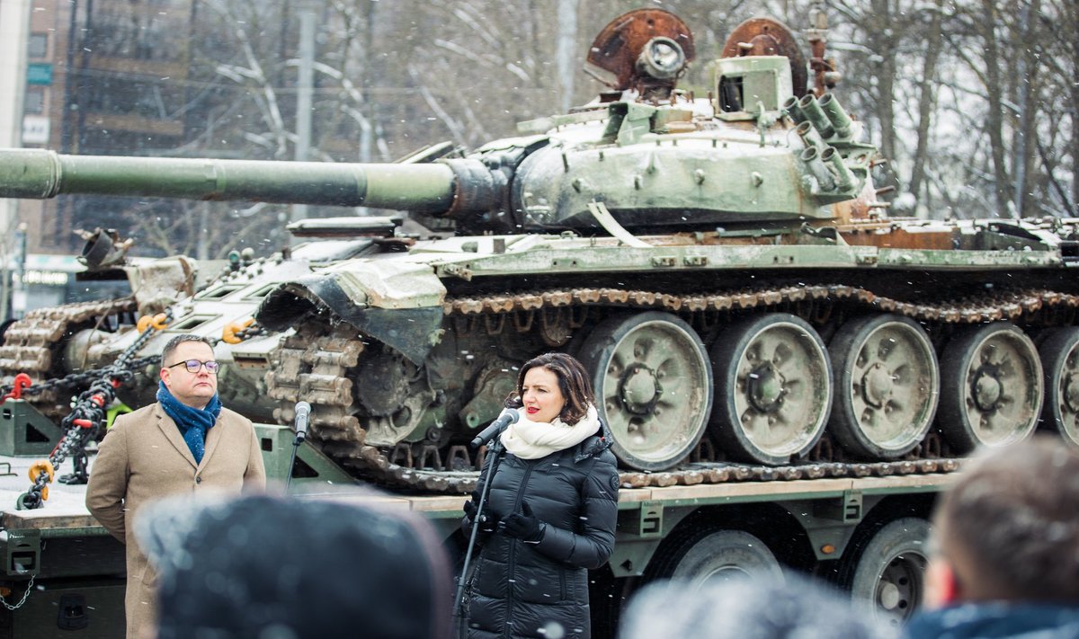 Vene tanki demonstratsioon ja Ukrainlaste rongkäik