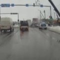 VIDEO: Peterburi teel juhtunud õnnelik õnnetus sattus aasta parimate napikate kogumikku