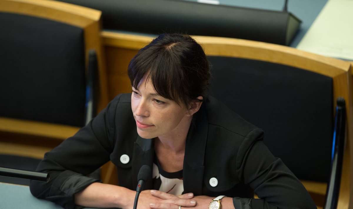 Marina Kaljurand ametivannet andmas, peaministri poliitiline avaldus