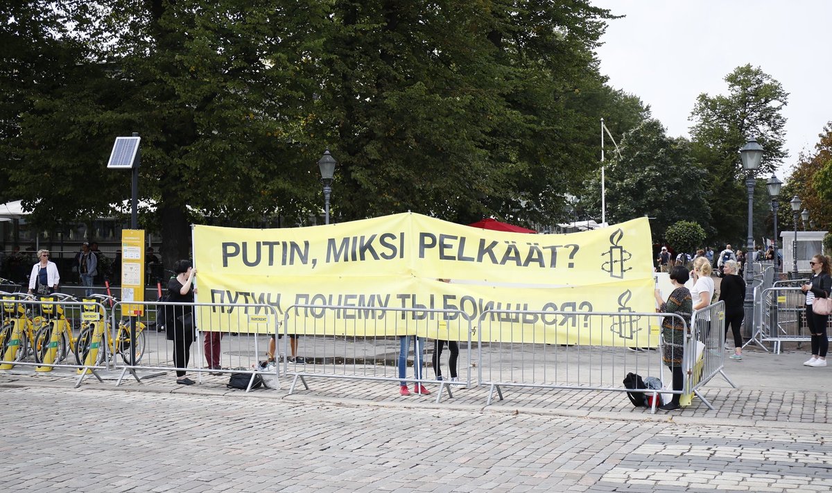 Mis plussi saab Soome sellest, et Niinistö Putiniga kohtub, küsivad meeleavaldajad.
