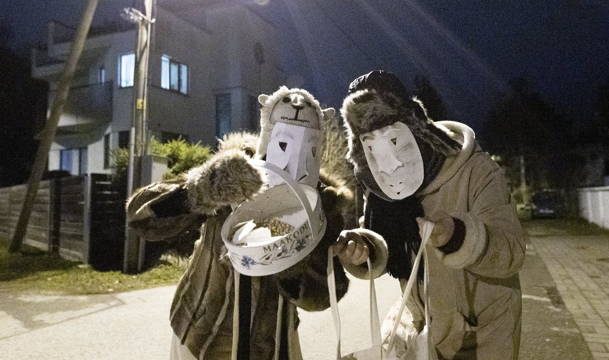 Mardisandid kannavad sageli maske ja külvavad teri, soovides nii viljaõnne.