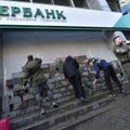 ФОТО и ВИДЕО: В Киеве замуровали центральное отделение "Сбербанка"
