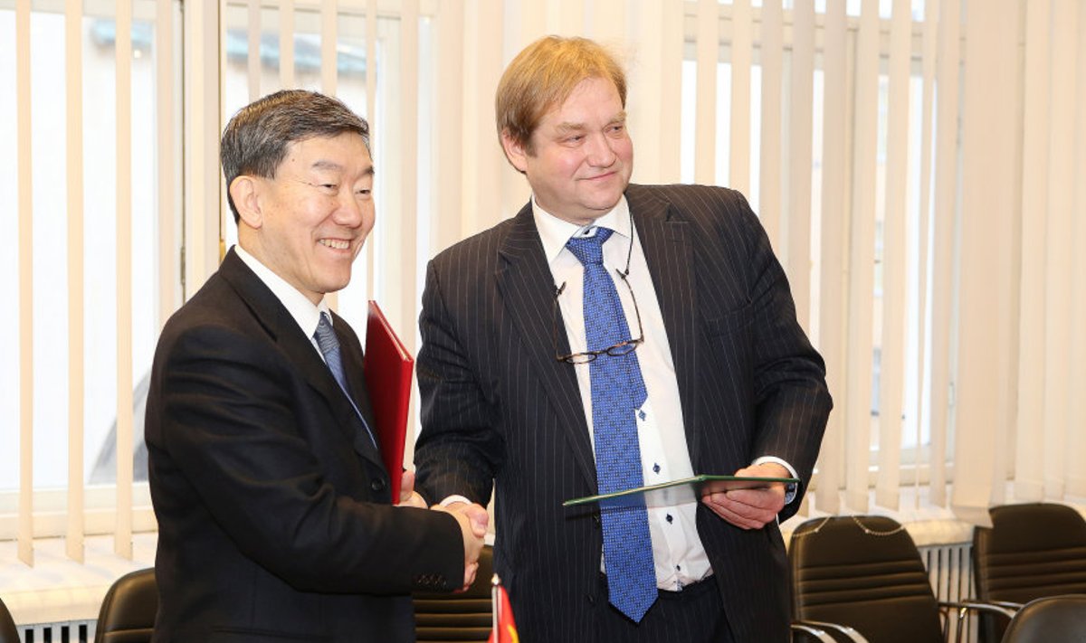 Hiina Rahvavabariigi asepõllumajandusminister Niu Dun ja Eesti põllumajandusminister Ivari Padar.