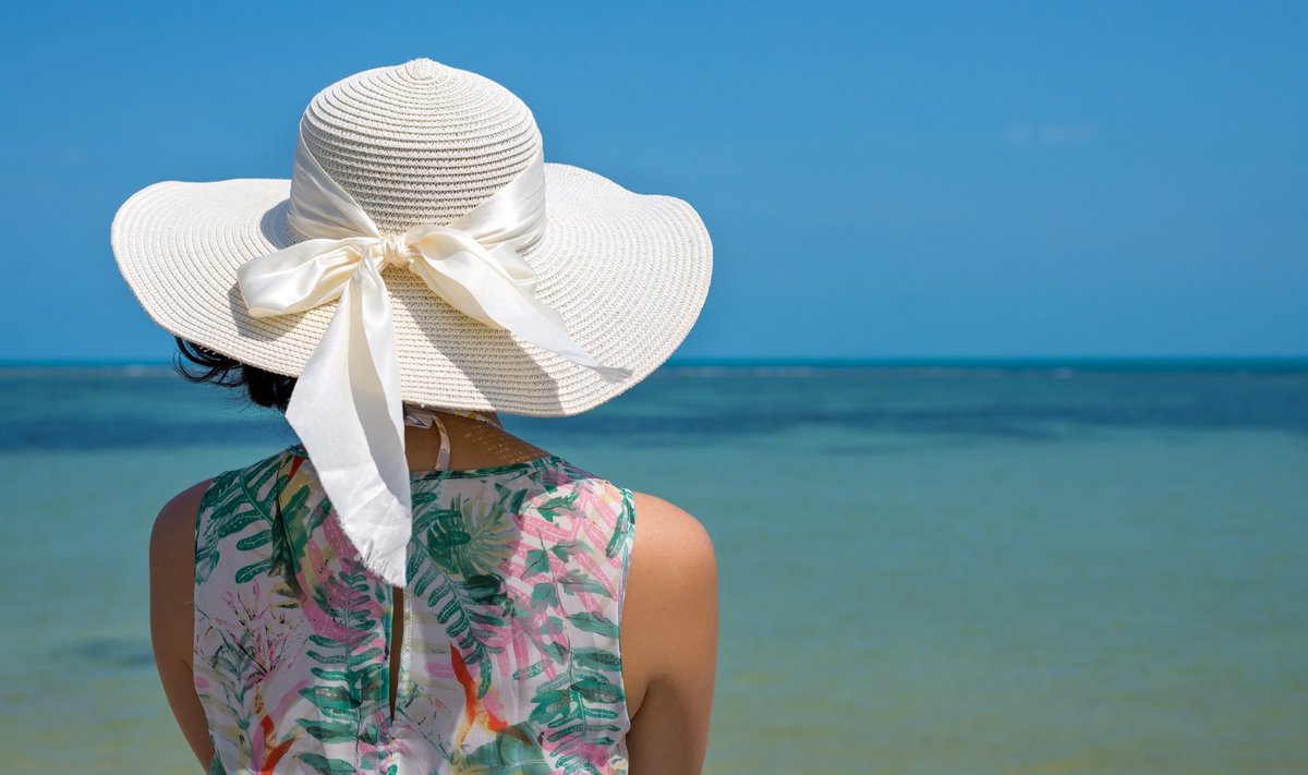 Kõrvetava päikese ja ohtliku UV-kiirguse eest kaitsevad lihtsad asjad – laia äärega kübar ja kas või õhuke riideese. Ning muidugi ka päikesekaitsekreemid.
