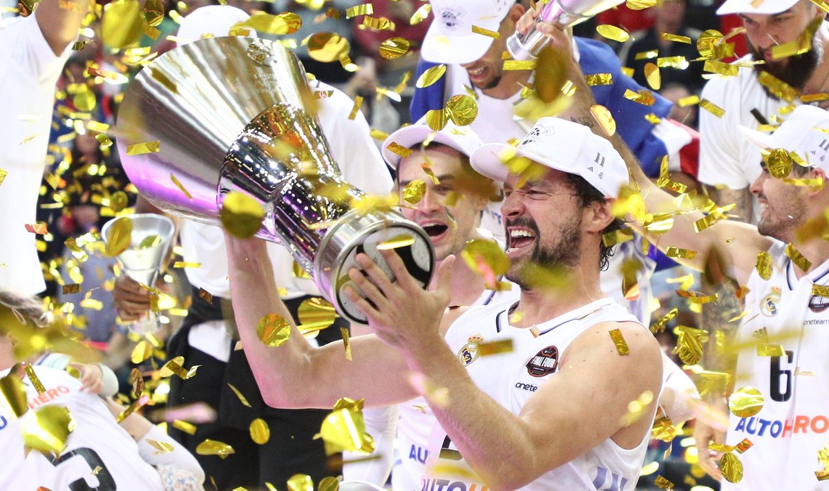 Madridi Reali mängija Sergio Llull Euroliiga võitu tähistamas.