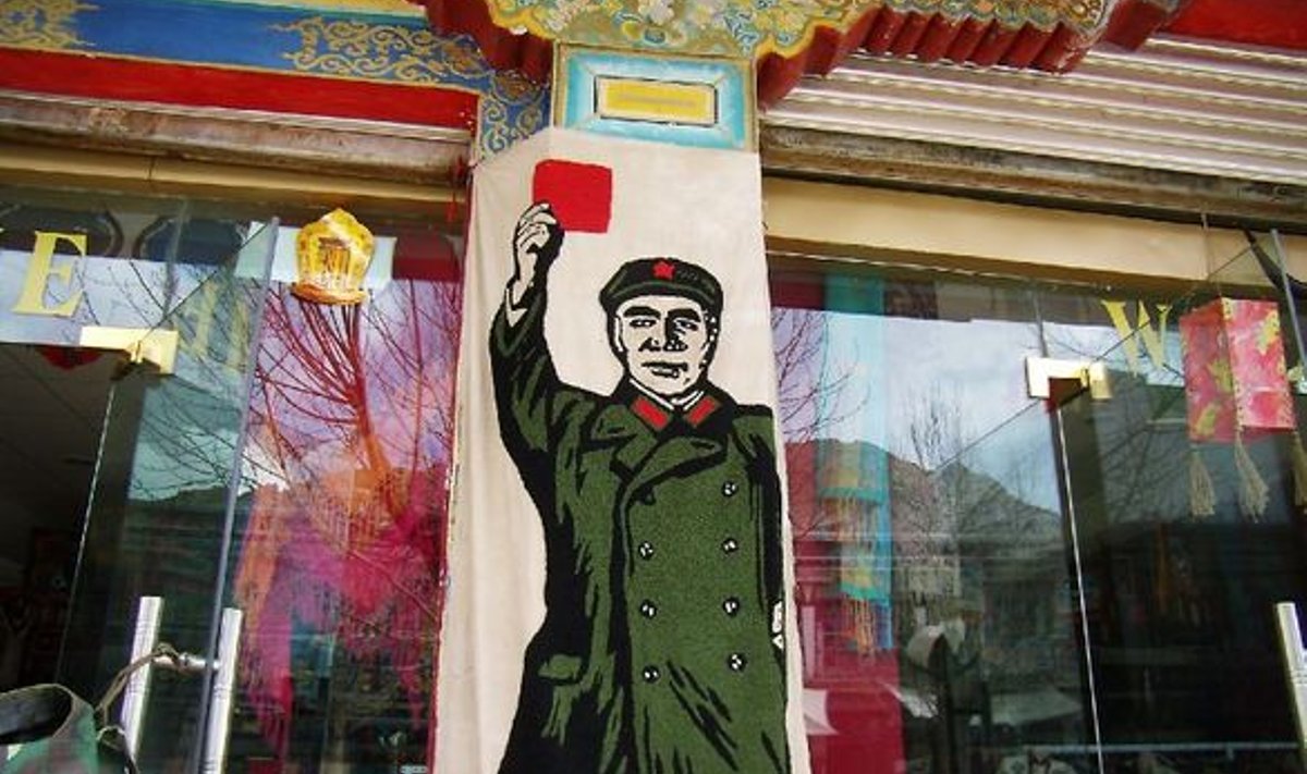 PUNANE PROPAGANDA: Hiinlaste ideoloogilised  seinakaunistused.
