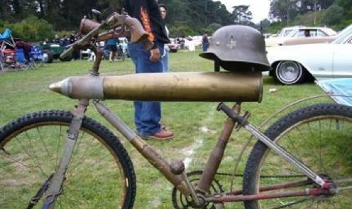 Militaarajalukku rüütatud jalgratas
