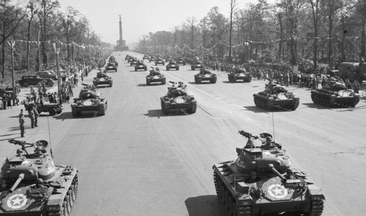 Võiduparaad Berliinis 1945 (Foto: Wikimedia Commons)